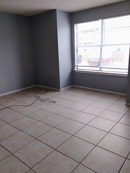 Building Photo - 5245 Kimberlin Dr