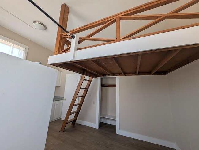 Building Photo - 145 Main St