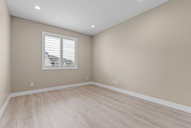 Building Photo - 874 Windsong Wy