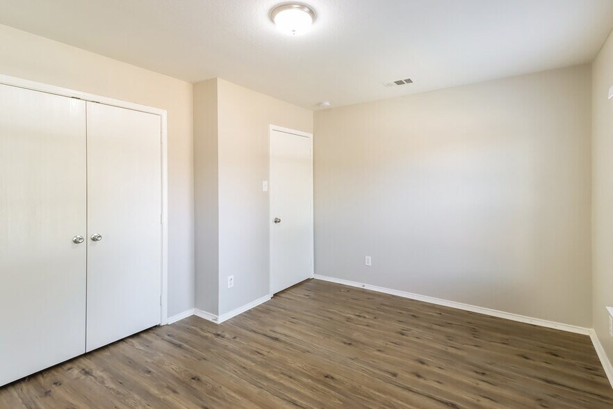 Building Photo - 1216 Sandpiper Dr