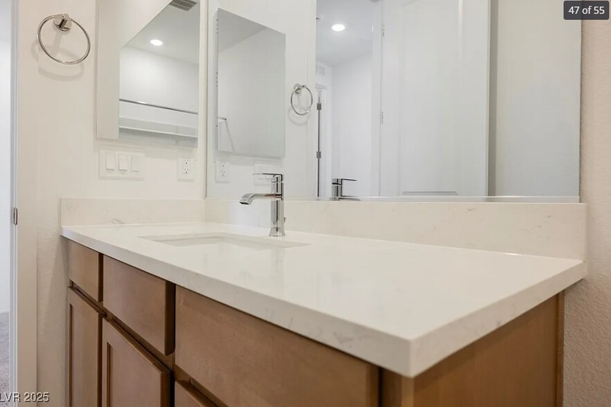 Building Photo - 2487 Altitude St