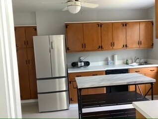 Kitchen - 290 Bruce Park Ave