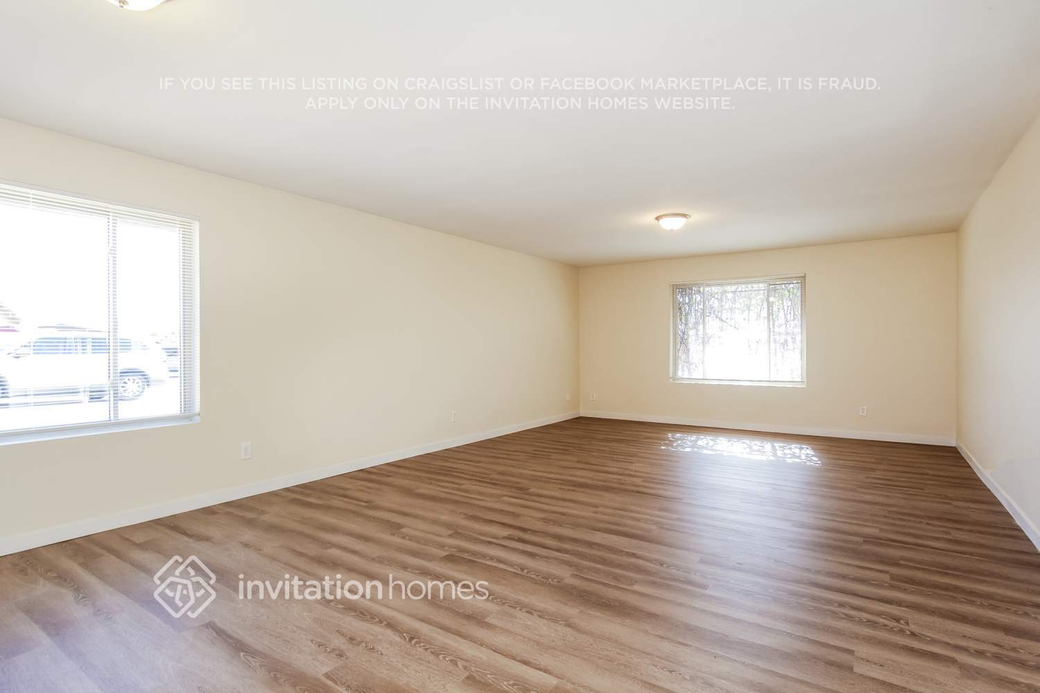 Building Photo - 4614 W Sunnyside Ave