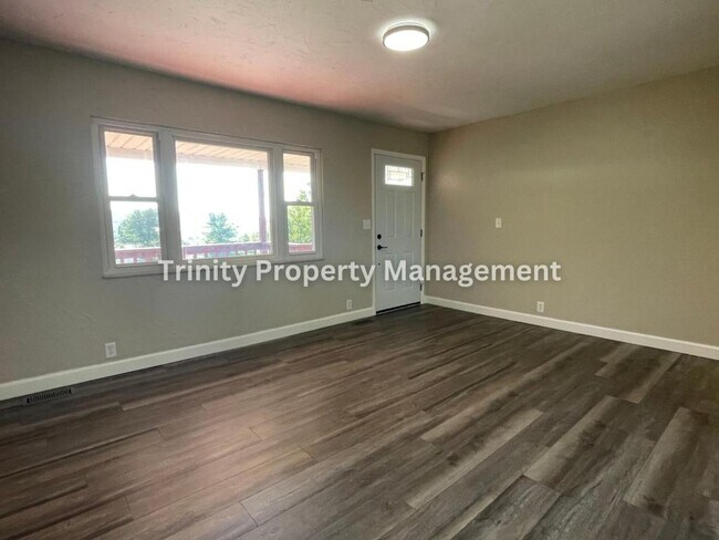 Building Photo - 305 Michael St