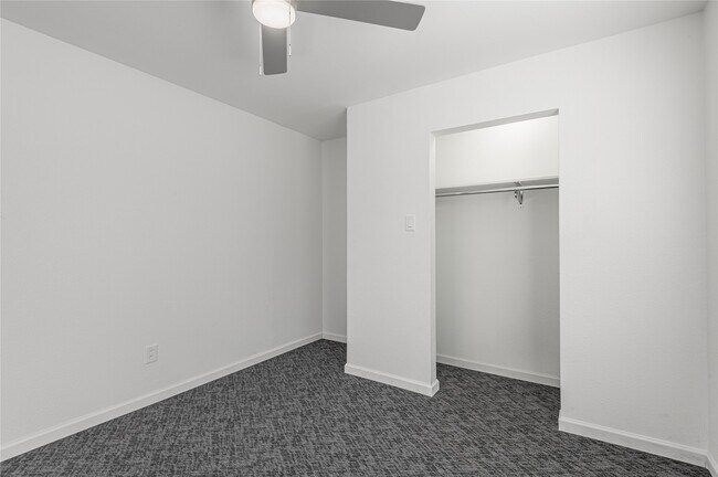 Building Photo - 1805 Ave Q