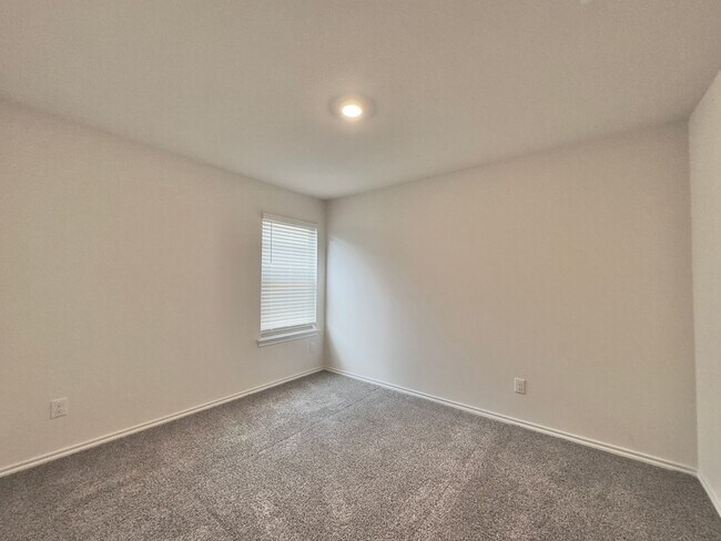 Building Photo - 11333 Pecan Crk Dr