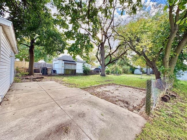 Building Photo - 919 S Logan St