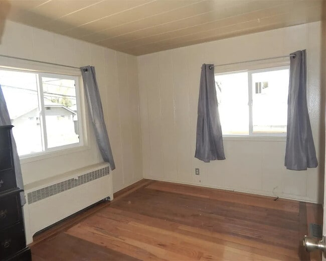 Building Photo - Bright 3-Bedroom Home Near UNR with Internet, Laundry and 3 Parking Spaces