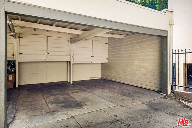 Building Photo - 846 S Lucerne Blvd