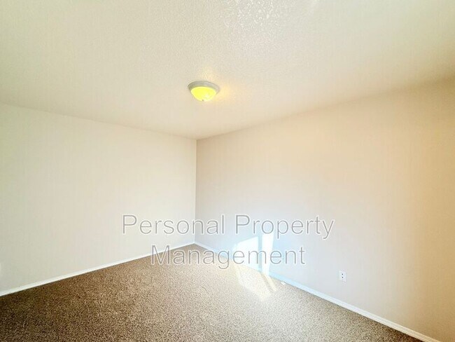 Building Photo - 16524 NE 19th St