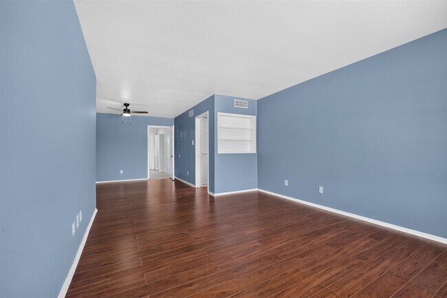 Building Photo - 7205 Beechnut St