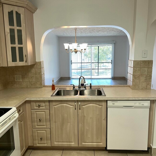 Building Photo - 2302 Sunrise Blvd