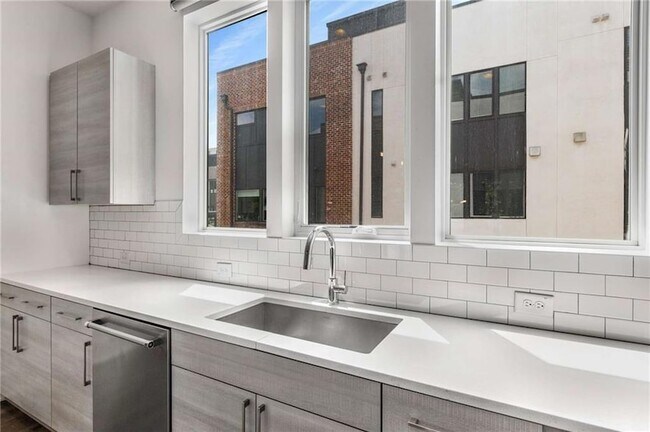 Building Photo - 1225 Chelsea Cir NW