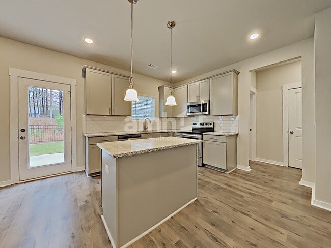Building Photo - 518 Camp dr