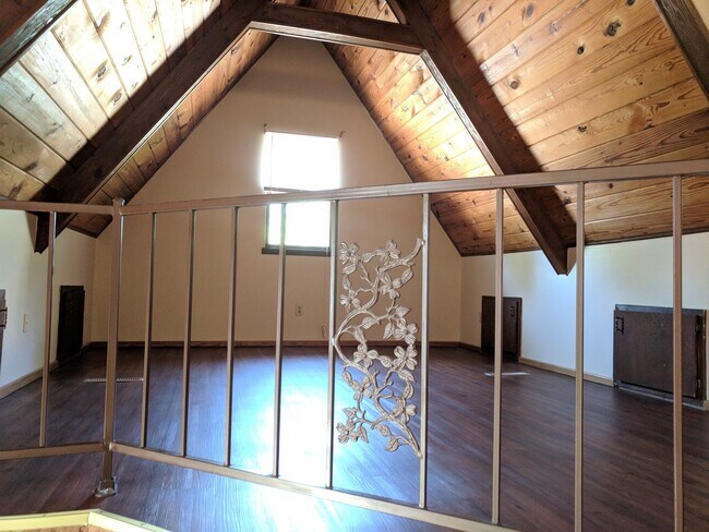 Building Photo - Newly Remodeled Affordable 2 Bedroom 1.5 B...