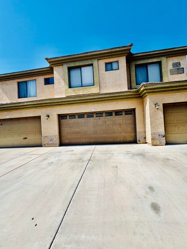 Primary Photo - 705 W Queen Creek Rd