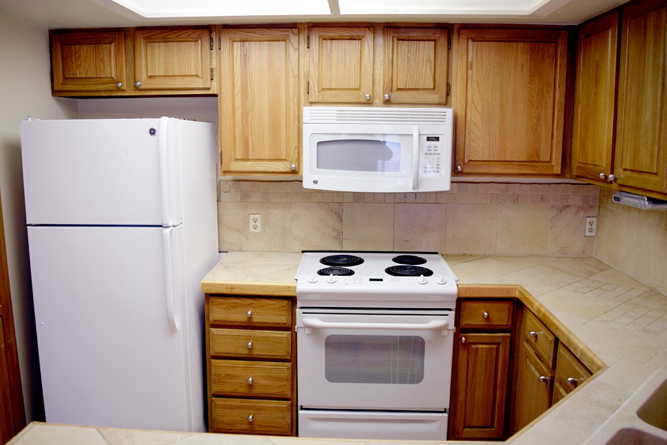 Building Photo - 2685 S Dayton Way