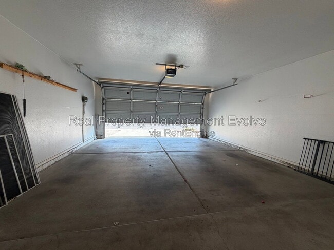 Building Photo - 2227 E Edna Ave
