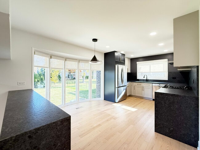 Building Photo - 3103 N Wilshire Ln