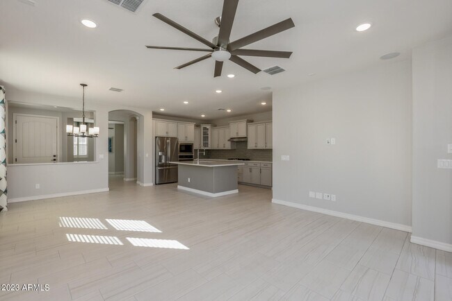 Building Photo - 15292 W Linden St