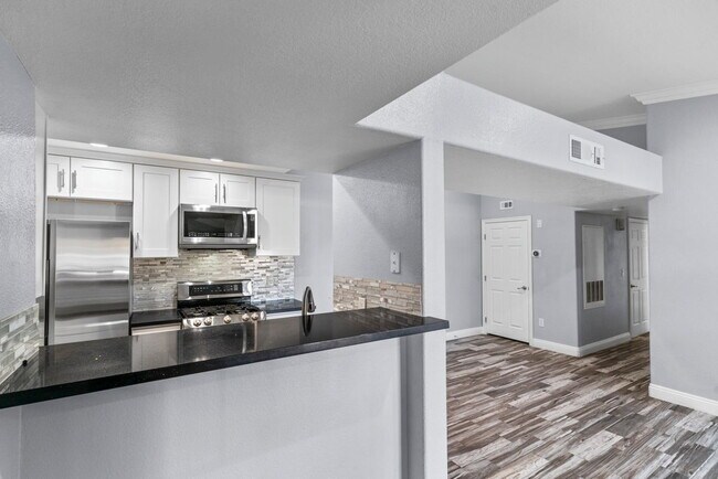 Building Photo - "Chic 3-Bed Townhouse with Granite Countertops on West Flamingo Road, Las Vegas!"