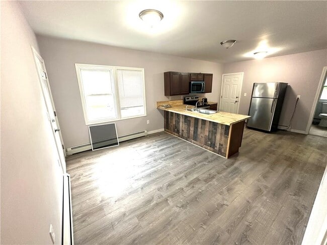 Building Photo - 47 Laval St