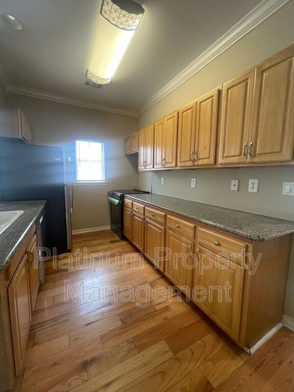 Building Photo - 22 Weyman Ave SW