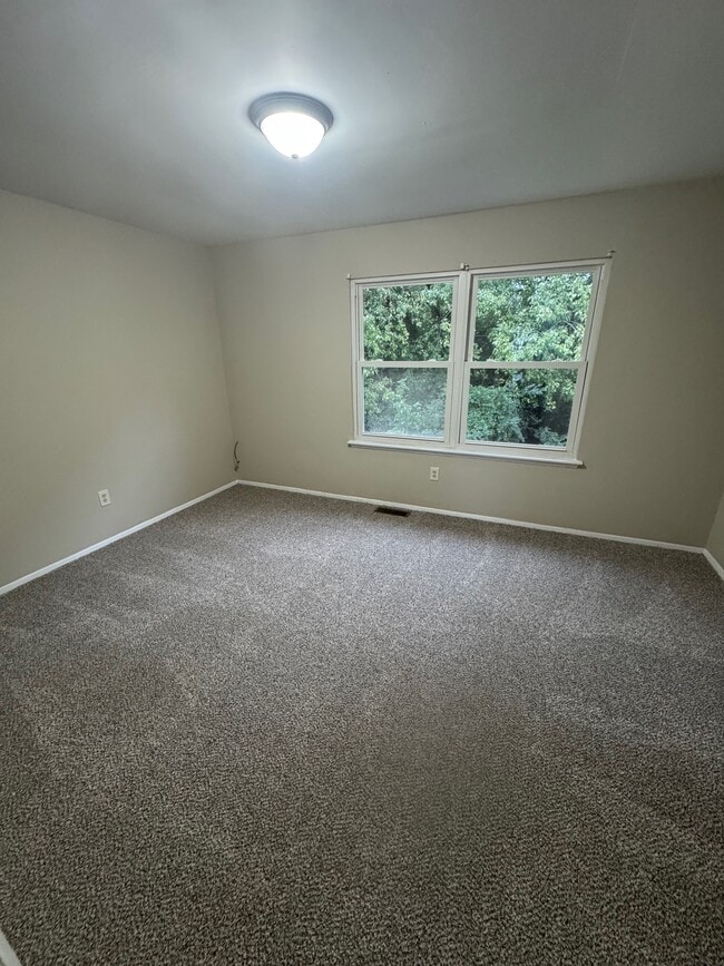 Building Photo - 4666 Greenwood Dr