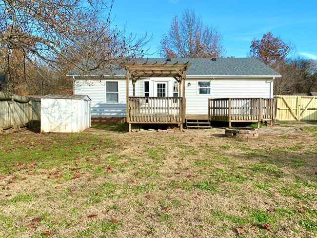 Building Photo - 411 Sideline Dr