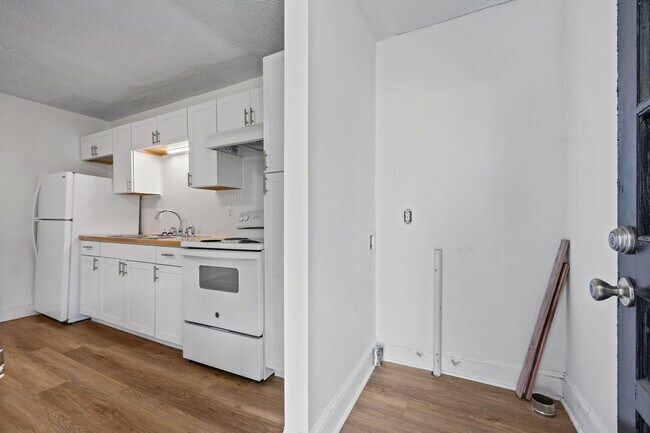 Building Photo - Duplex