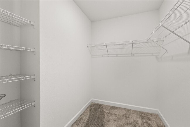 Building Photo - Spacious 5-Bedroom Solar Home for Rent in ...