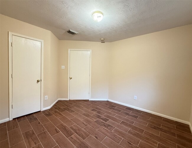Building Photo - 12811 Mills Breeze Dr