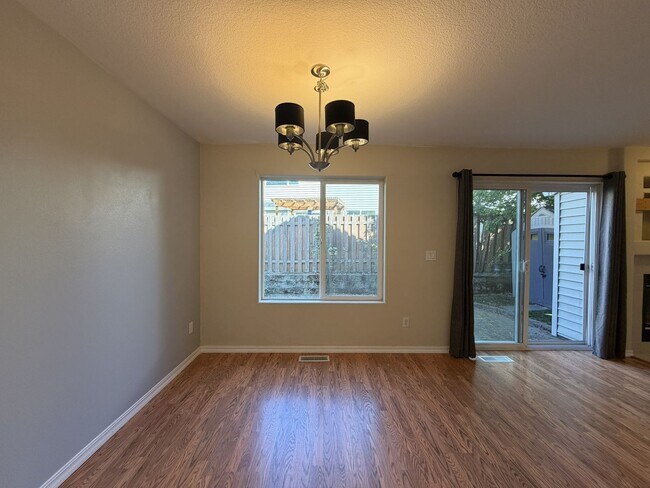 Building Photo - 5042 NE Schoeler Cir
