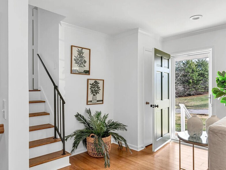 Building Photo - 5104 Victoria Cv