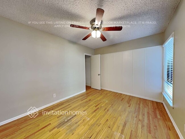 Building Photo - 15040 Valerio St