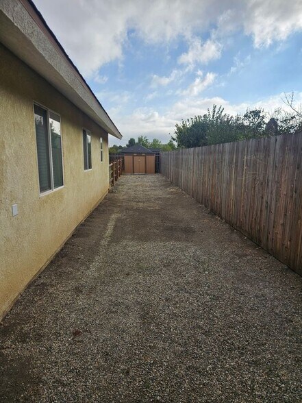 Building Photo - 17960 Swaps Ct