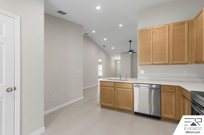 Building Photo - Brand New, fully fenced on a quiet cul-de-sac