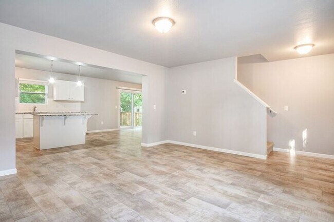 Building Photo - 15088 Krueger St