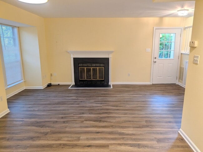 Building Photo - Cozy & Lifestyle-Oriented