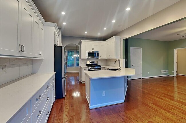 Building Photo - 327 Laurel Glen Crossing