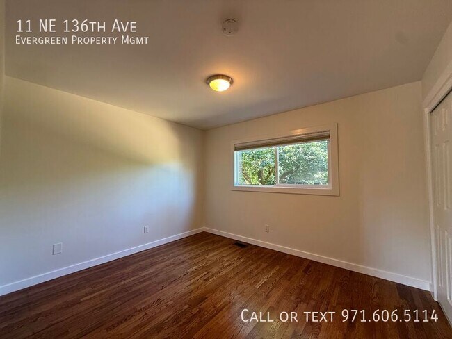 Building Photo - 11 NE 136th Ave