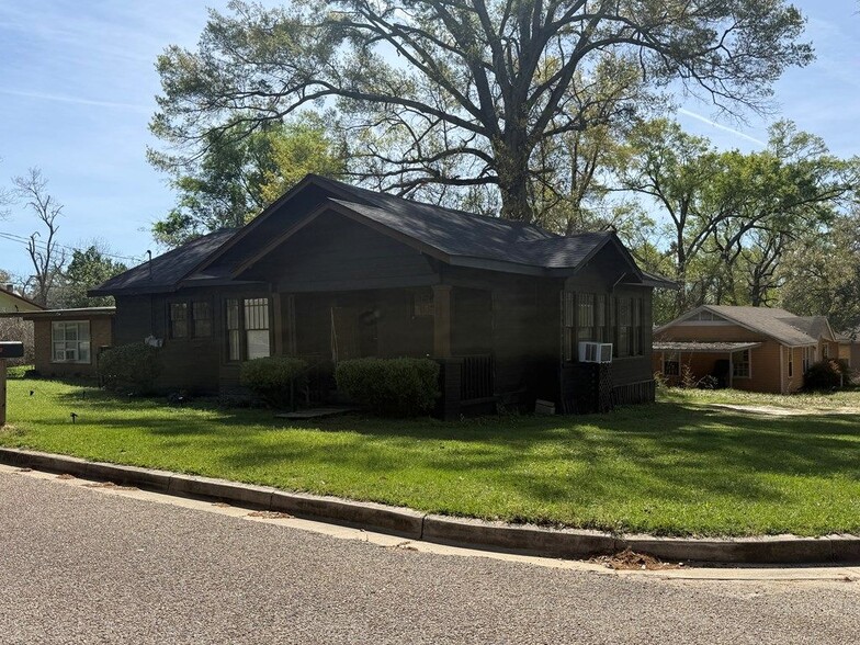 Building Photo - 469 Ogden St