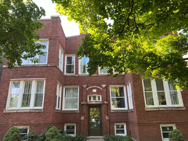 Primary Photo - 4953 W Belle Plaine Ave