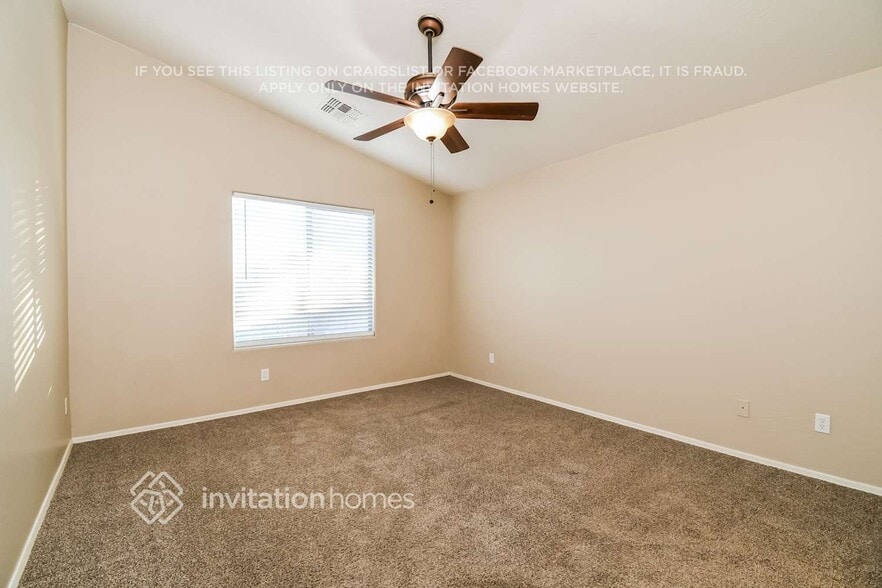 Building Photo - 204 W Belmont Red Cir