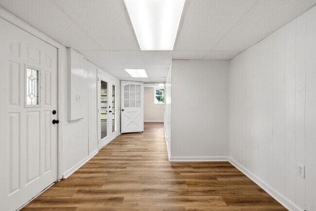 Building Photo - 3 Bedroom Pet Friendly Home For Rent with ...