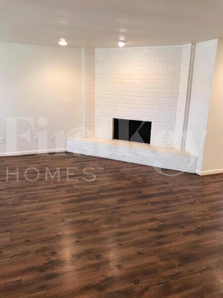 Building Photo - 1217 Meadow Creek Dr