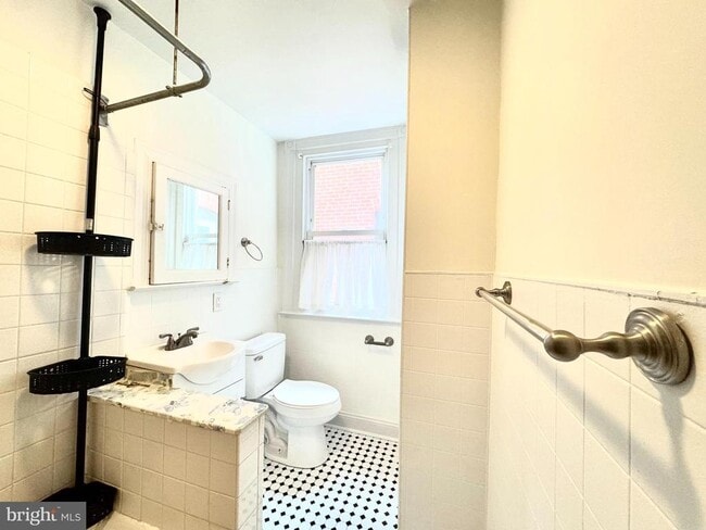 Building Photo - 425 Juniper St