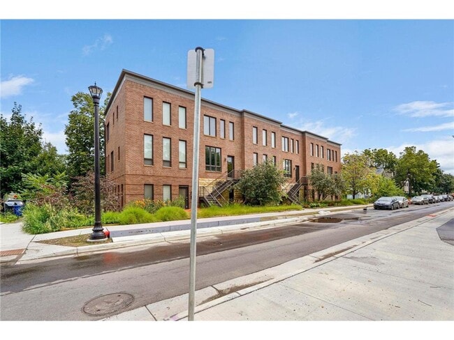 Building Photo - 2707 1st Ave S