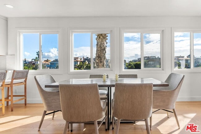 Building Photo - 29 Lighthouse St