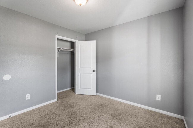 Building Photo - Your next home is waiting!